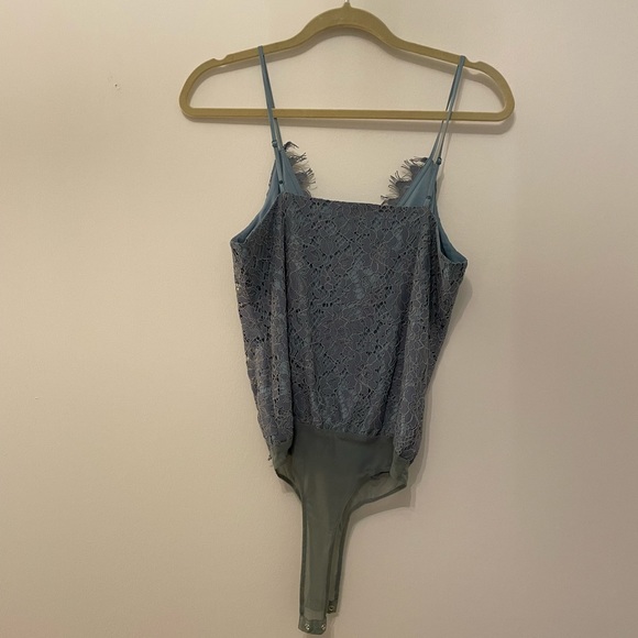 WAYF Lizzie Crossover Lace Bodysuit - Picture 4 of 5